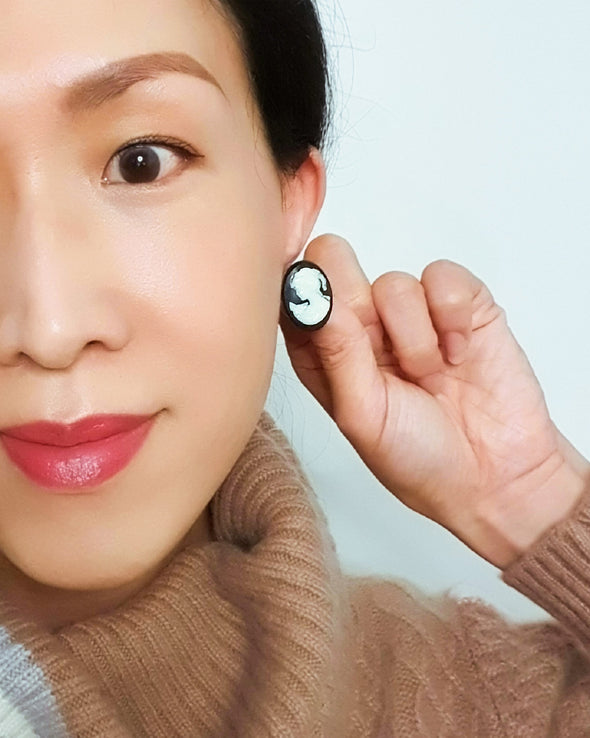 Pierced Earrings - La Dame aux Camélias