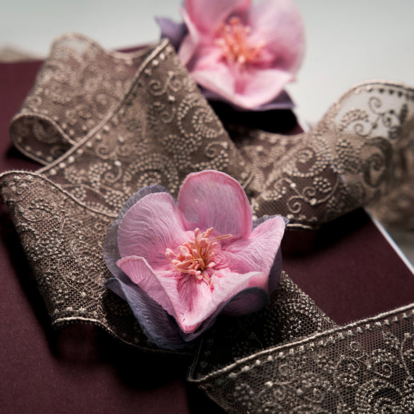 French Lace and Brooch Set (Greyish Brown)