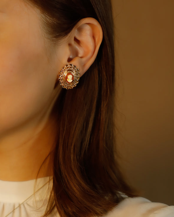 Clip Earrings - La liaison amoureuse